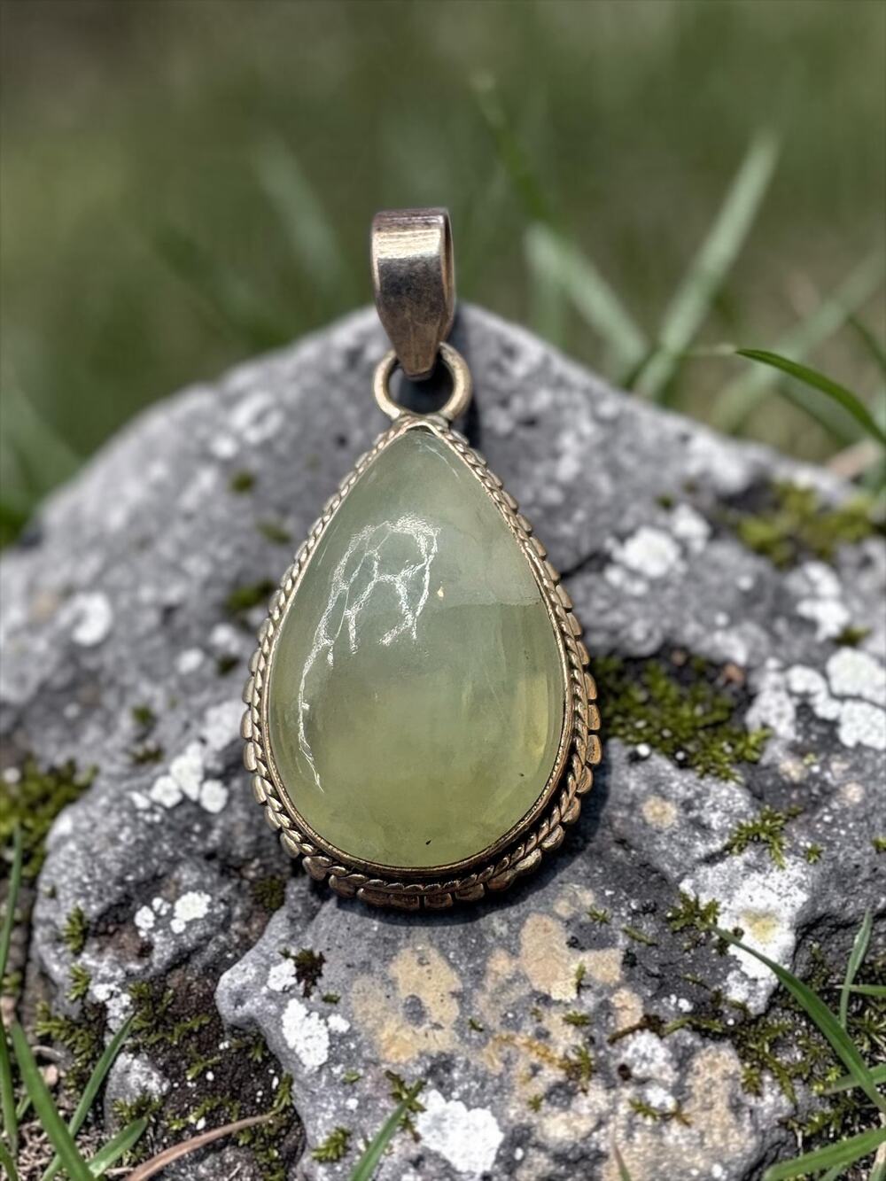 Vintage Sterling Silver Green Teardrop Pendant Rope Edge Bezel Cabochon Design